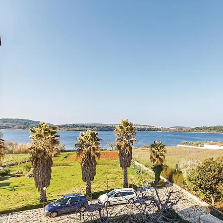 Apartment Pomer Cr Pula