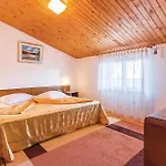 Apartment Pomer Cr