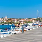 Apartment Pomer Cr Apartman Pula