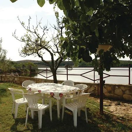 Appartement Beautiful In With Kitchen Pula