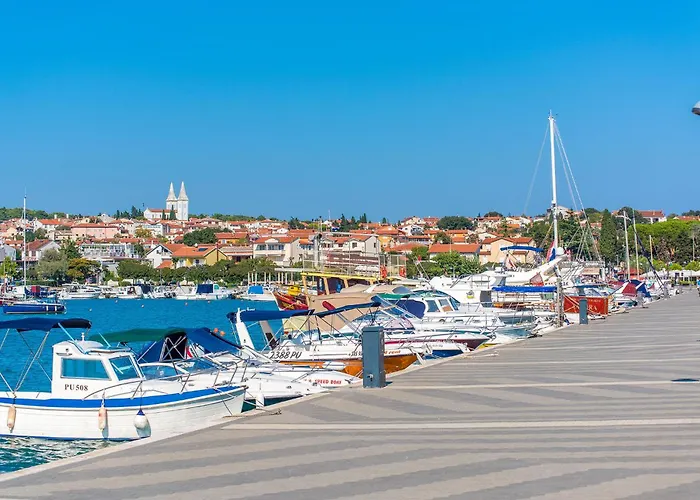 Pomer Cr 公寓 普拉